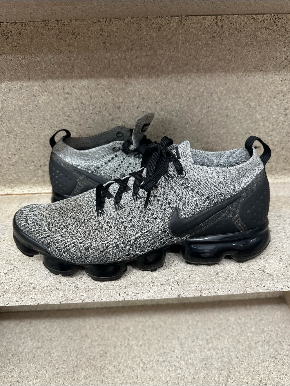 Nike air vapormax flyknit 3 cookie and cream size 9 men’s 942842-107